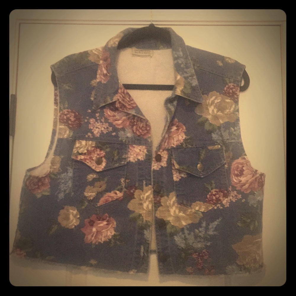 🌸 Denim Distressed Vest 🌸